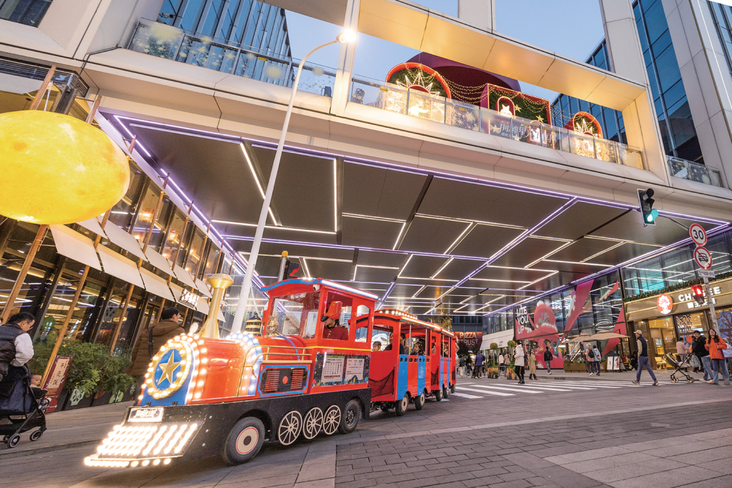 图片[3]-美陈焕彩、IP云集、冰场添趣 浦东商圈跨年“氛围组”就位-三林塘